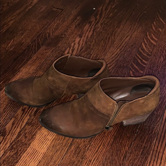 Like new brown booties - Picture 2 of 7